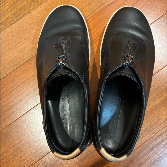 Ecco Black Leather sneakers size 9 - Picture 3 of 8